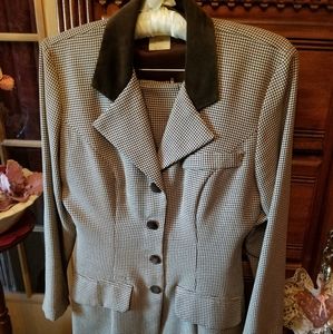 Brown houndstooth suit with velvet buttons, collar & vest